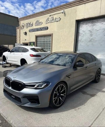 auto body repair of grey BMW